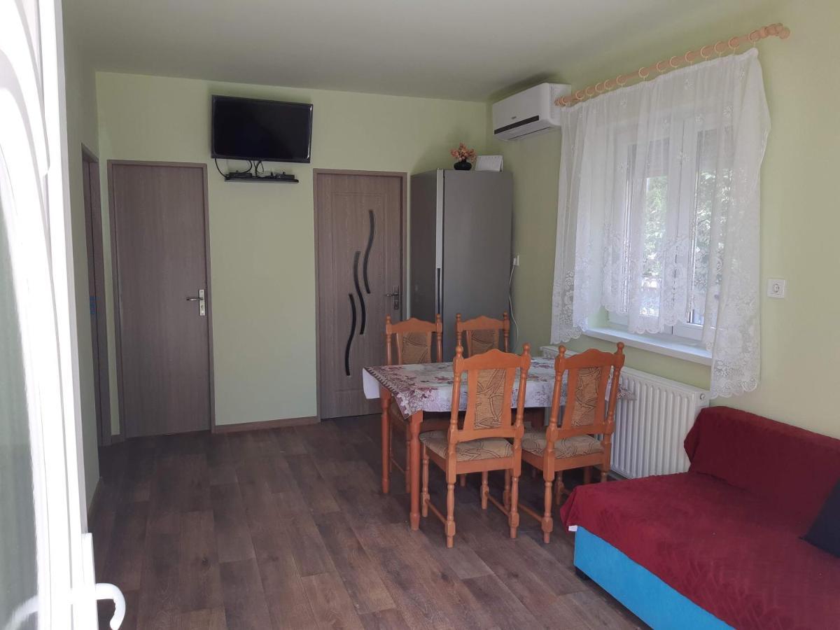 Rozsa Apartment Hajdúszoboszló Exteriör bild