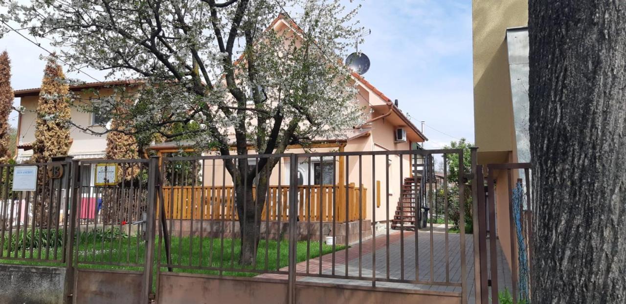 Rozsa Apartment Hajdúszoboszló Exteriör bild