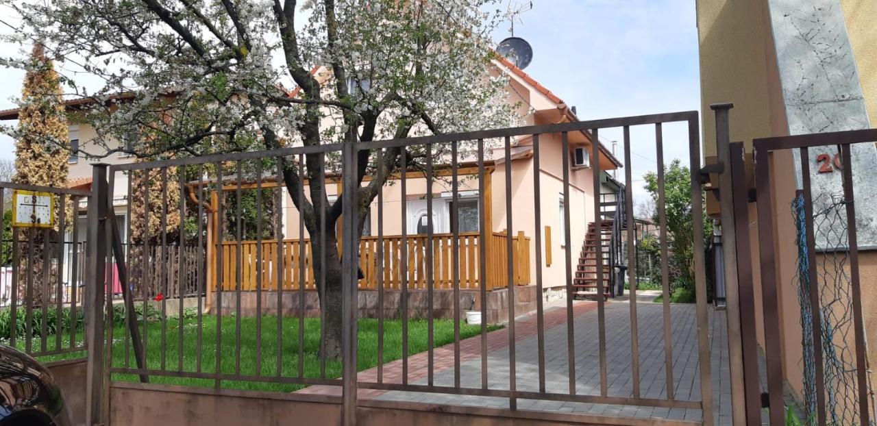 Rozsa Apartment Hajdúszoboszló Exteriör bild